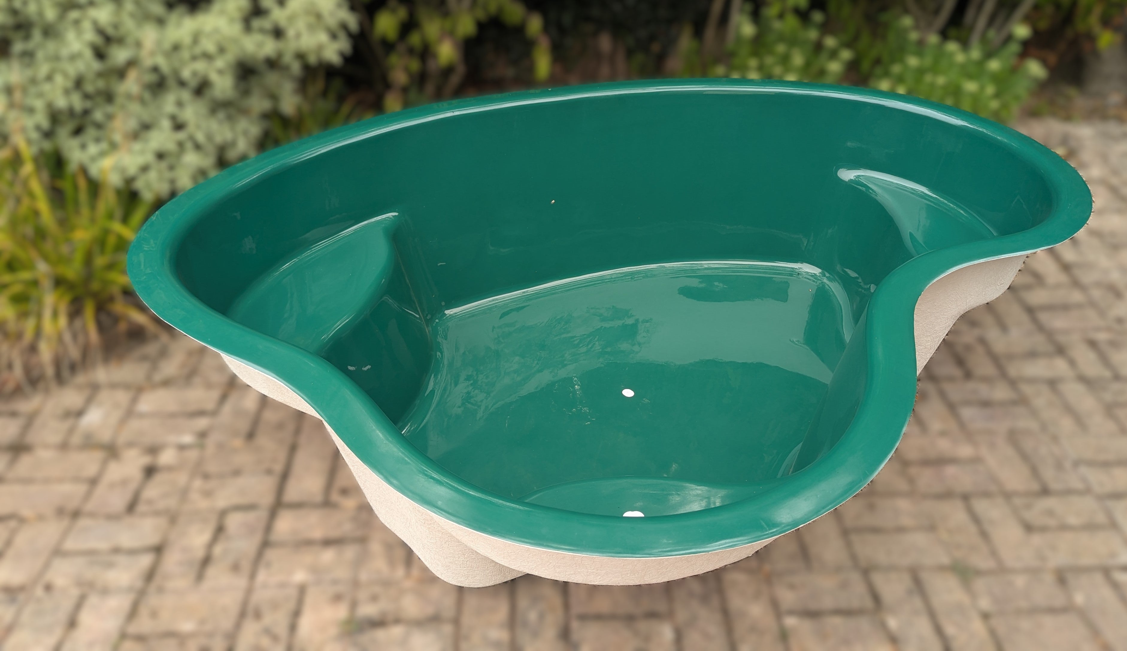 Marlin Fibreglass Pond | 1104L | 245 gal | Pond Products UK