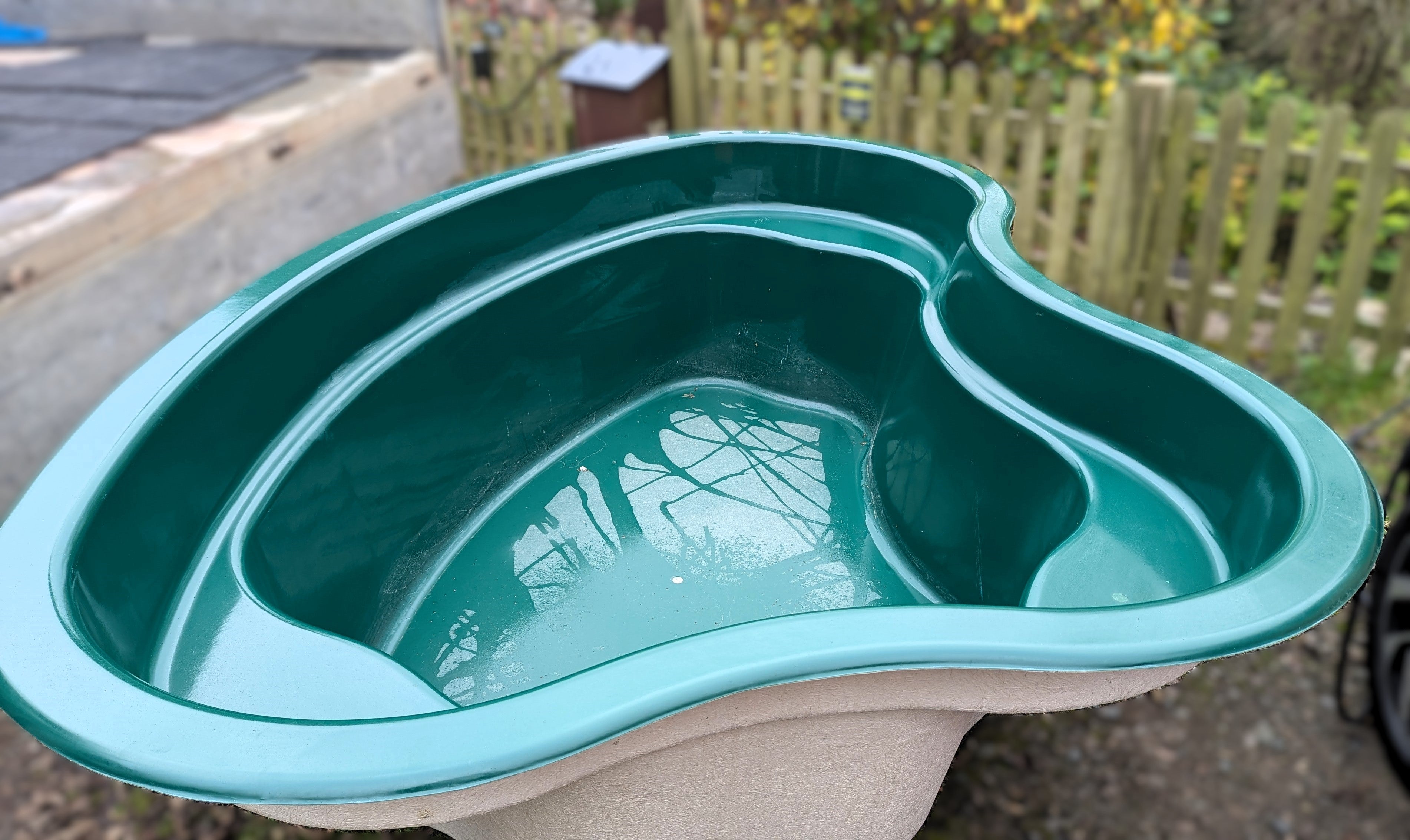 Barracuda Fibreglass Pond | 2000L | 440 gal | Pond Products UK