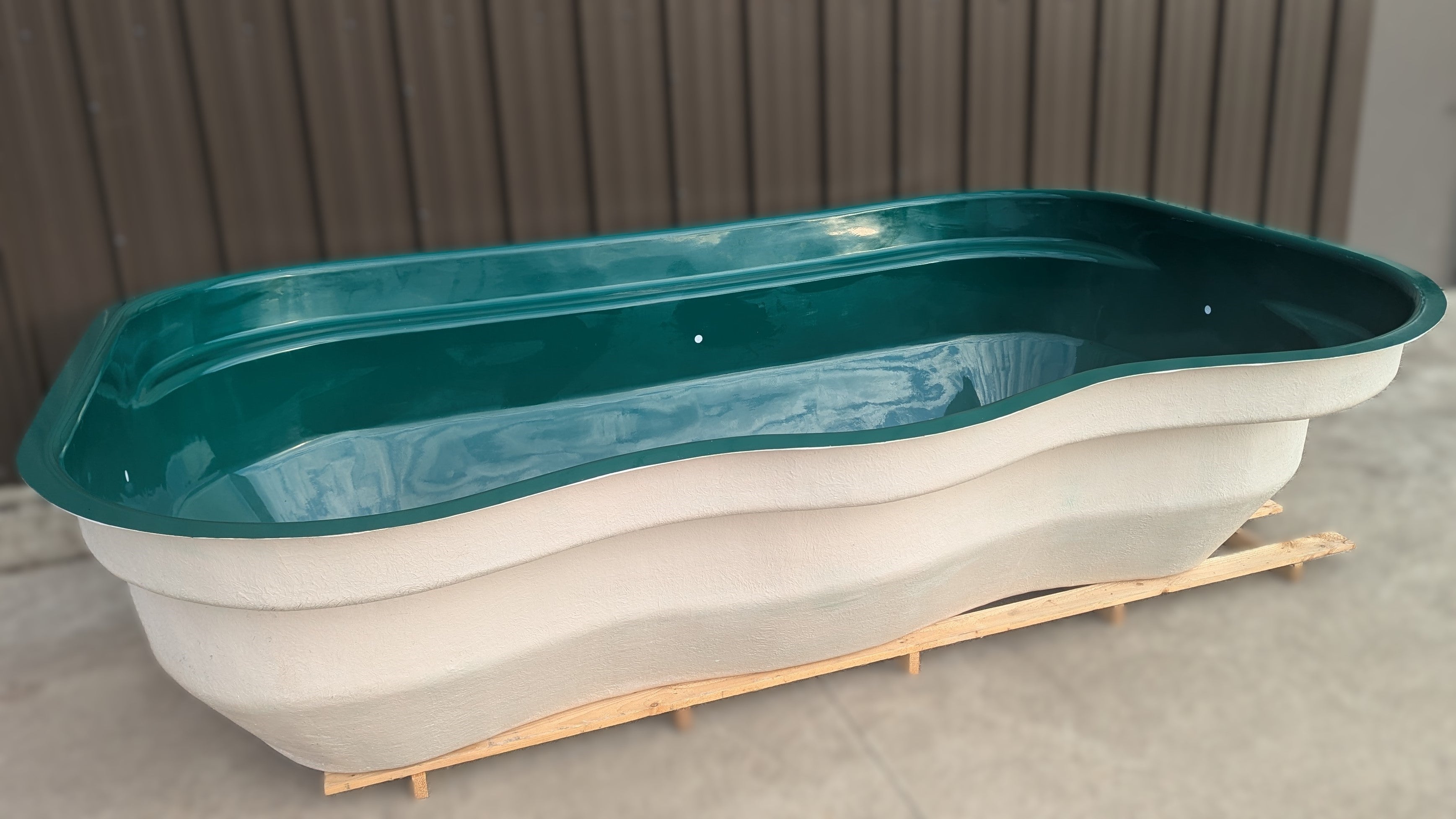 Niigata Fibreglass Pond | 4950L | 1100 gal | Pond Products UK