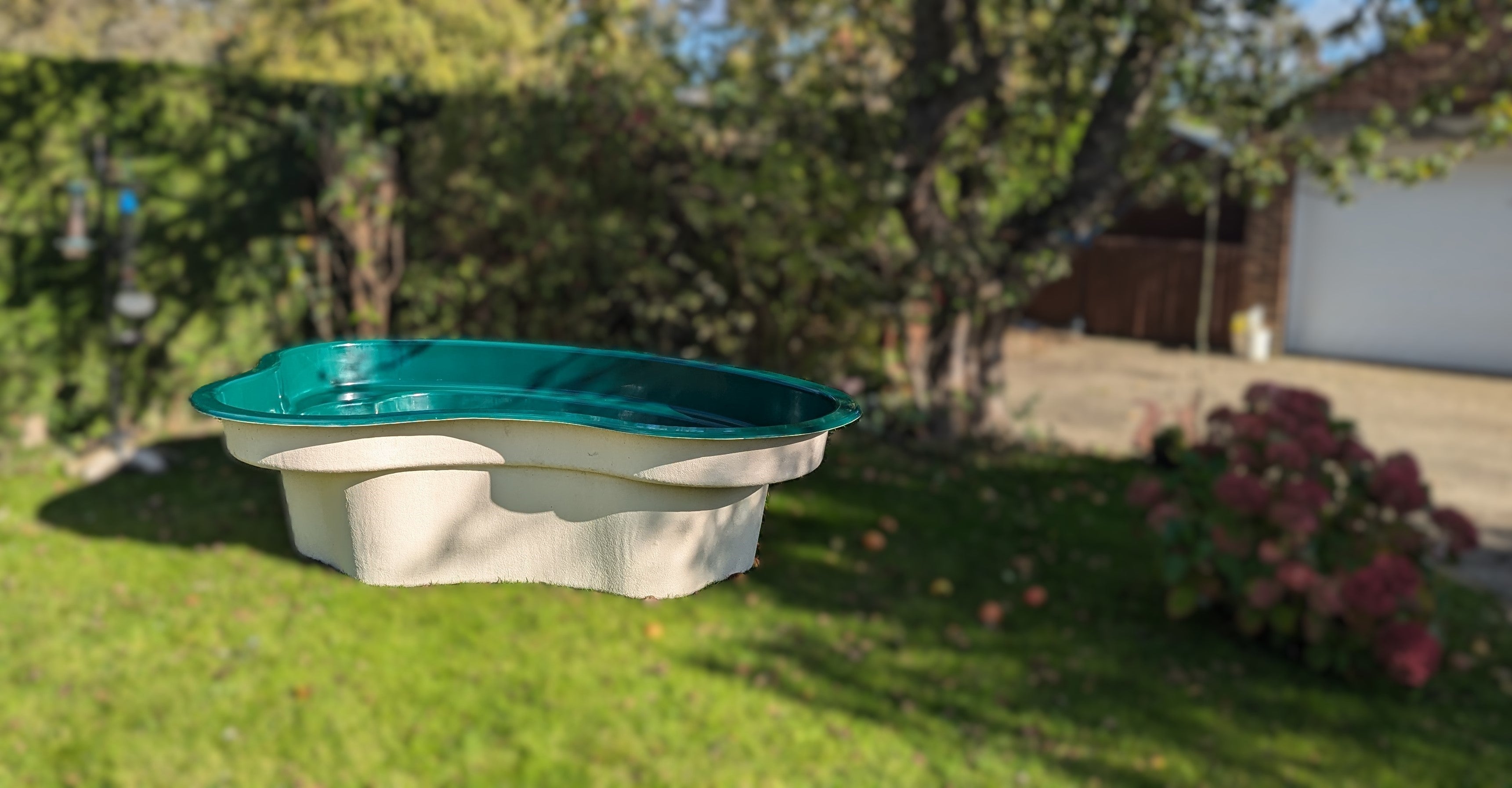 Barracuda Fibreglass Pond | 2000L | 440 gal | Pond Products UK