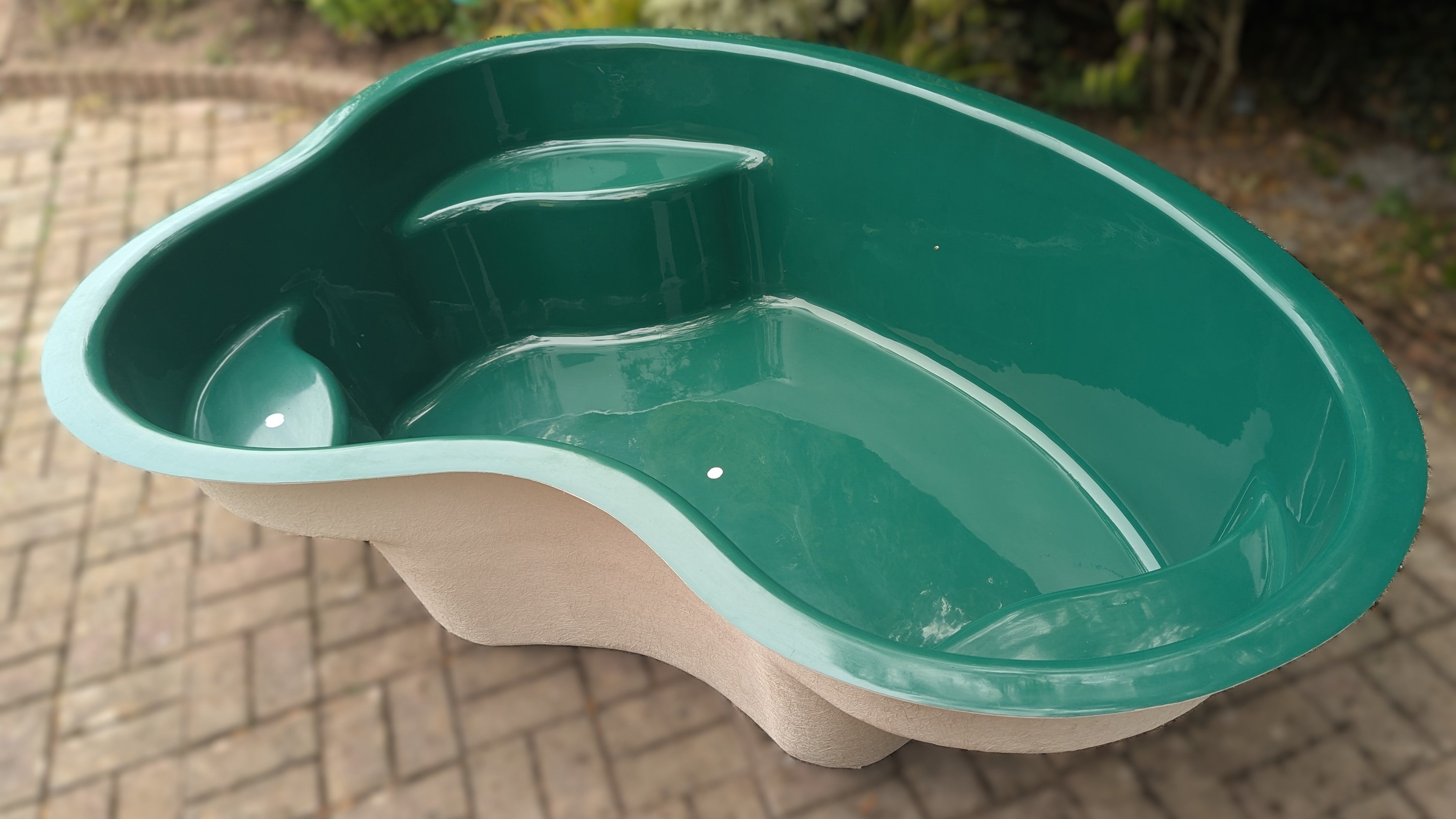 Marlin Fibreglass Pond | 1104L | 245 gal | Pond Products UK