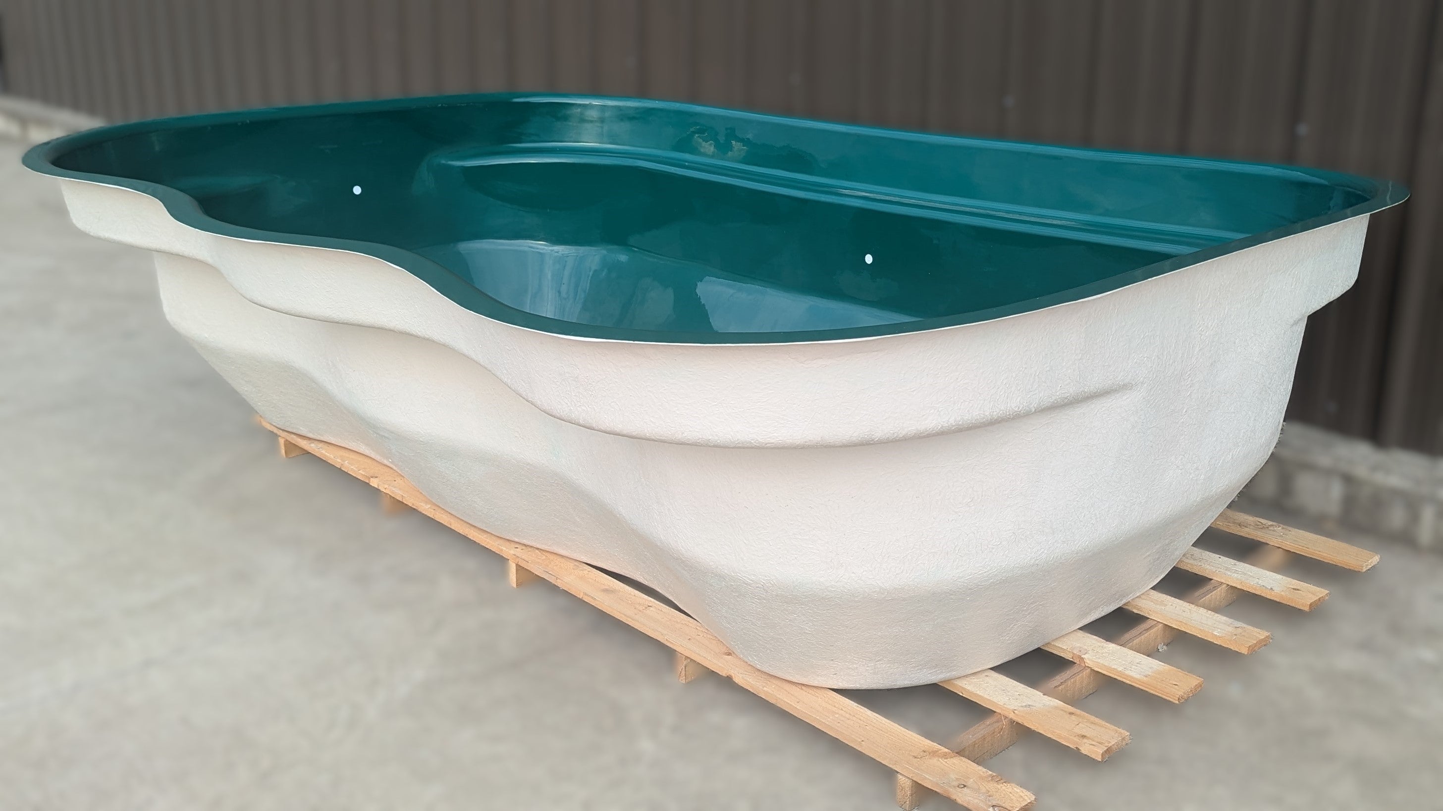 Niigata Fibreglass Pond | 4950L | 1100 gal | Pond Products UK