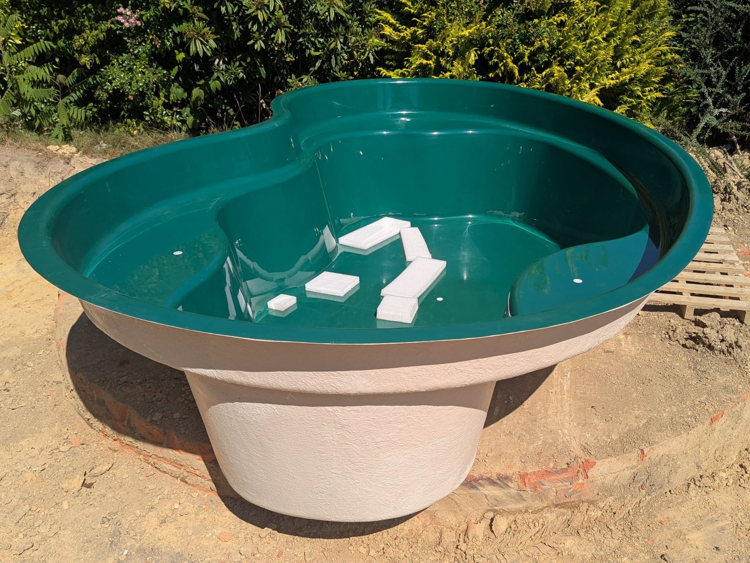 Nevada Fibreglass Pond | 3635L | 800 gal | Pond Products UK